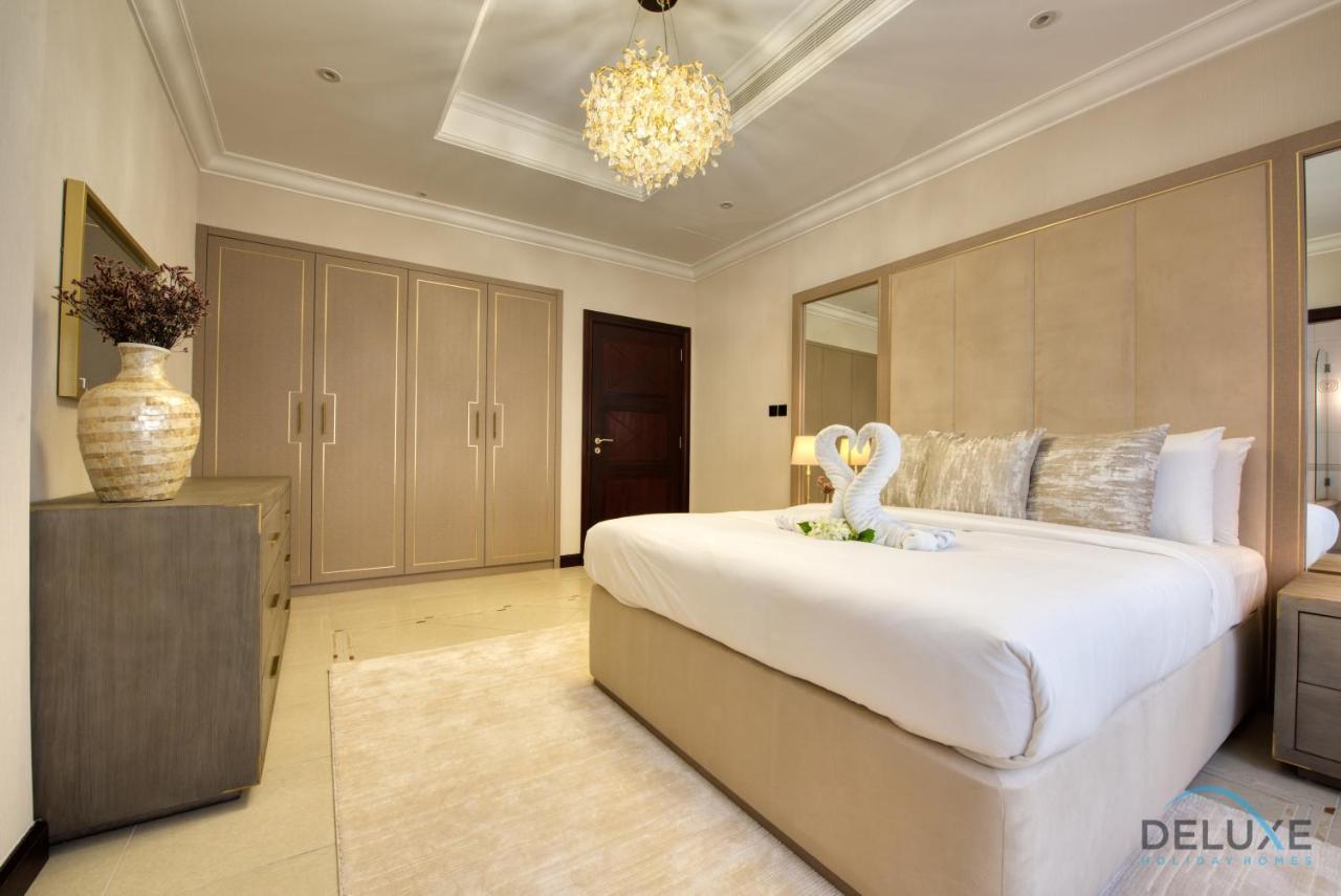 Villa Oasis: Luxe 4br With Assistant And Private Pool At Palm Jumeirah Dubai