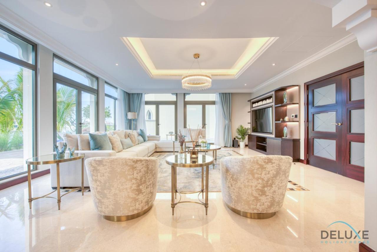 Villa Oasis: Luxe 4br With Assistant And Private Pool At Palm Jumeirah Dubai