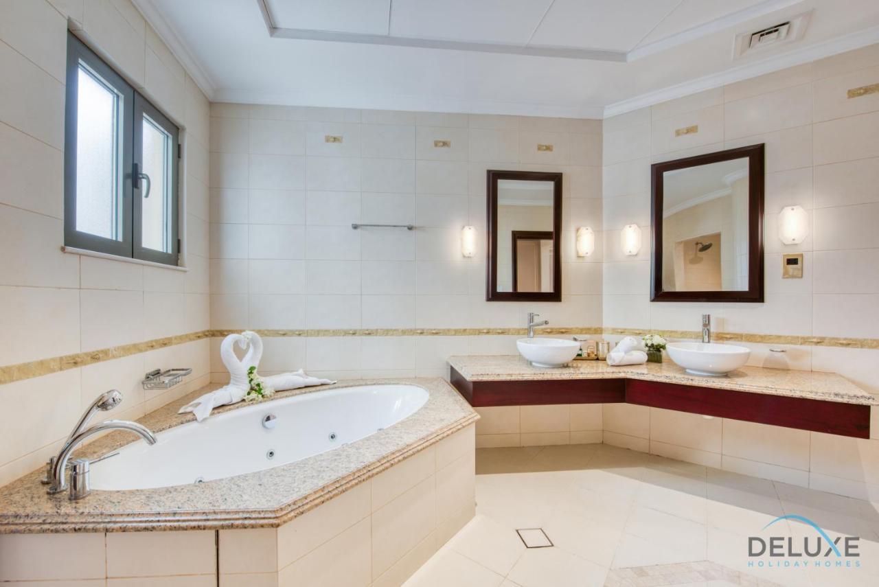 Oasis: Luxe 4br With Assistant And Private Pool At Palm Jumeirah Villa *