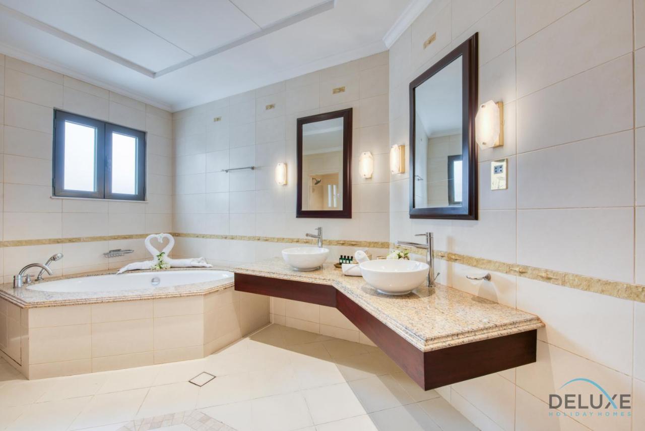 Villa Oasis: Luxe 4br With Assistant And Private Pool At Palm Jumeirah