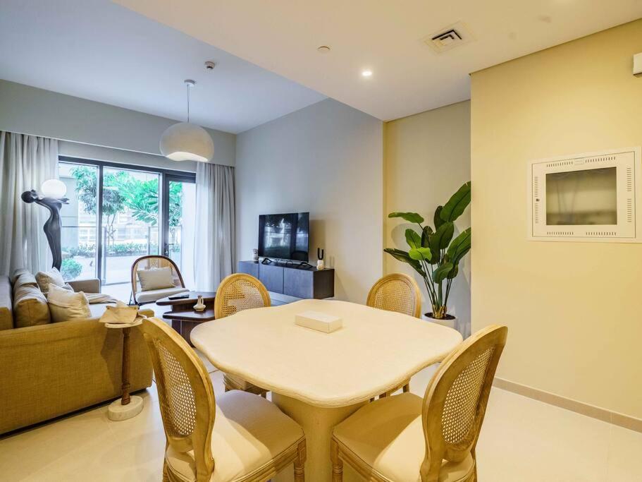 Sophisticated 2br In Unbeatable Downtown Location Apartment