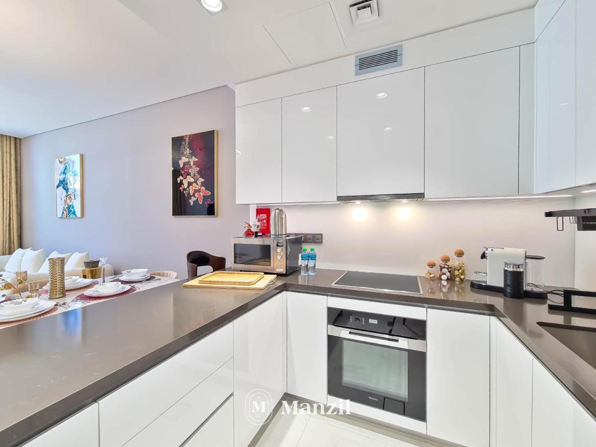 Stylish Waterfront 1 Bedroom W Pvt Near Downtown Dubai