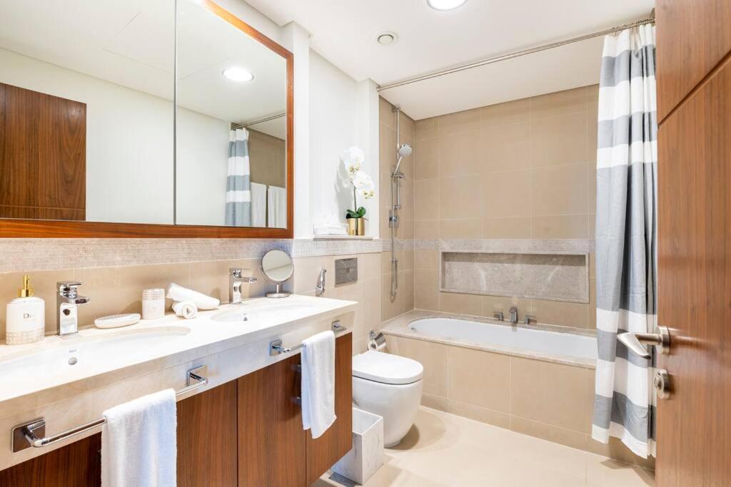 Larbi Breathtaking Burj And Fountain View Luxurious 2 Bed Dubai
