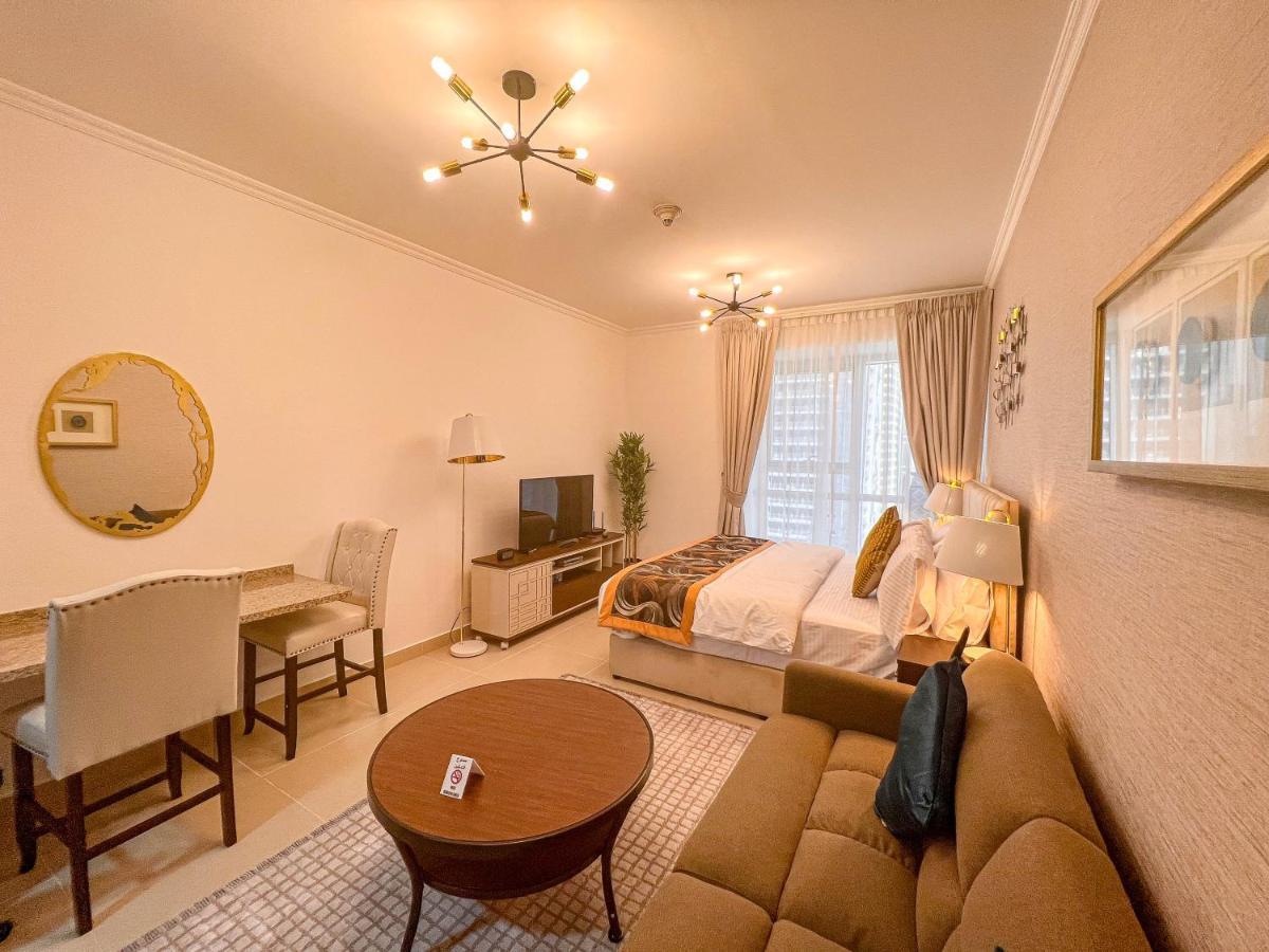 Cosmos Living Luxurious Near Metro Apartment