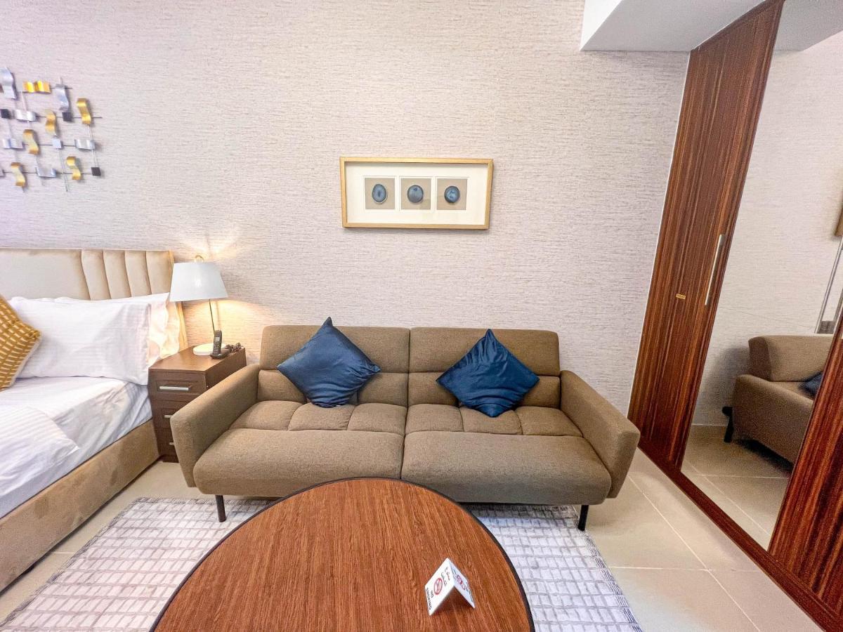 Cosmos Living Luxurious Near Metro Dubai