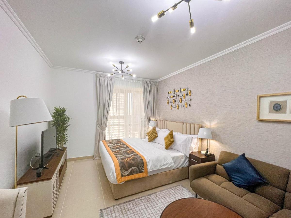 Cosmos Living Luxurious Near Metro