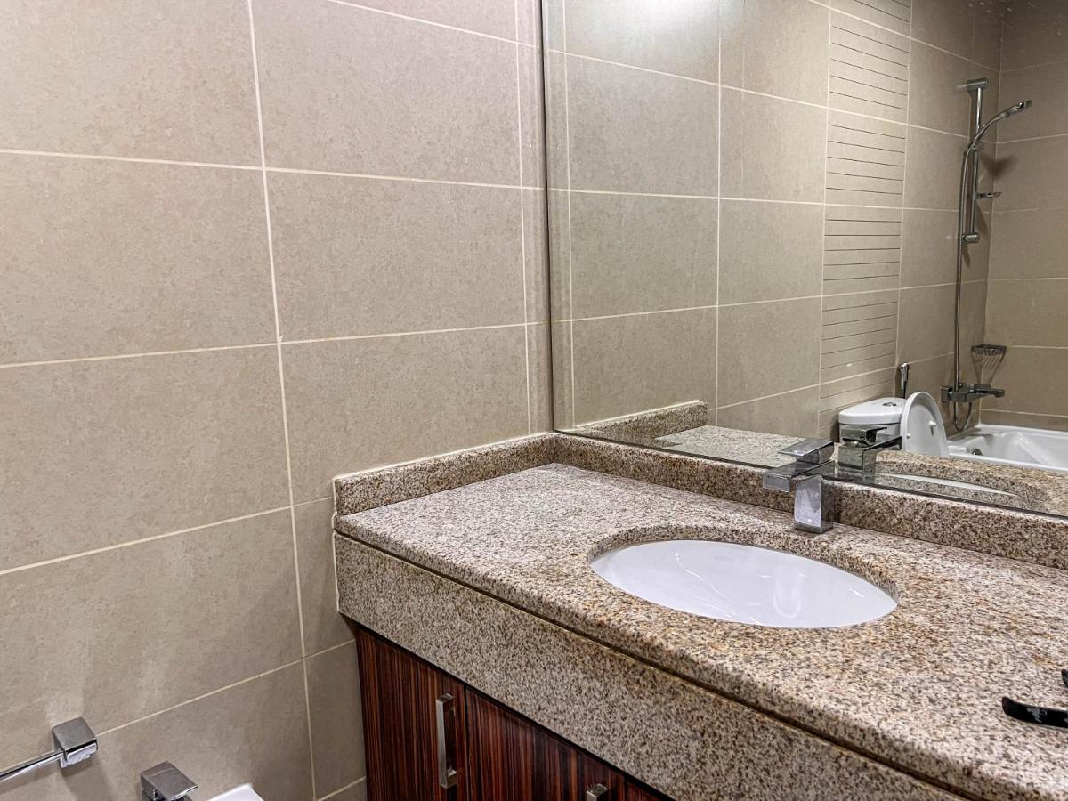 Cosmos Living Luxurious Near Metro Apartment