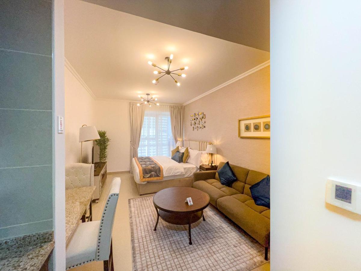 Cosmos Living Luxurious Near Metro Apartment
