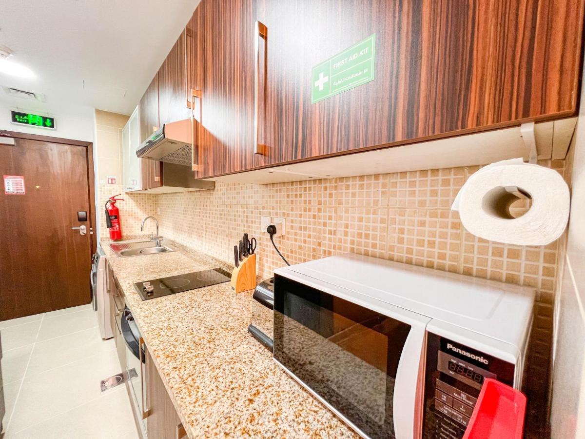 Cosmos Living Luxurious Near Metro Apartment