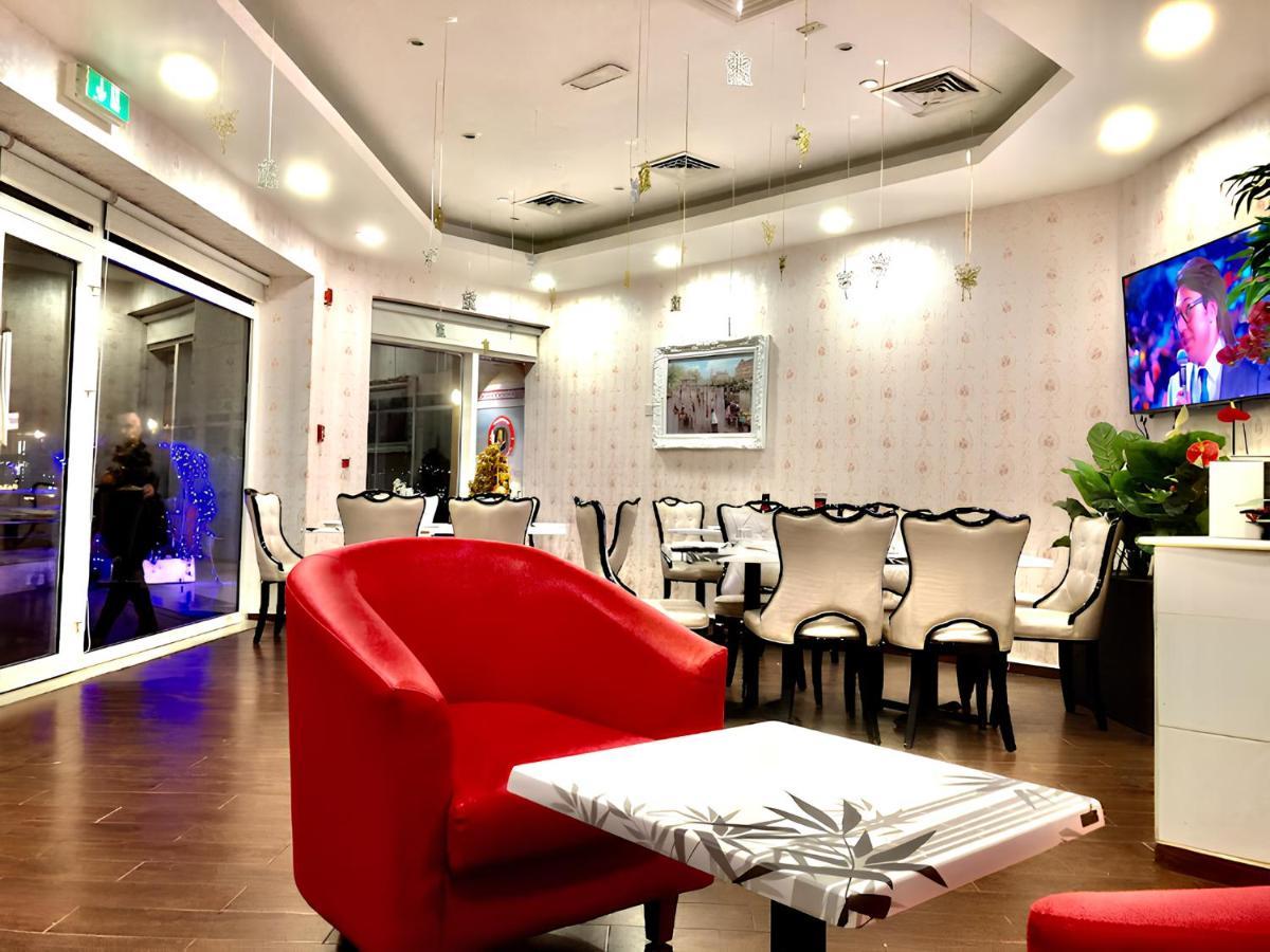 Cosmos Living Luxurious Near Metro Apartment Dubai
