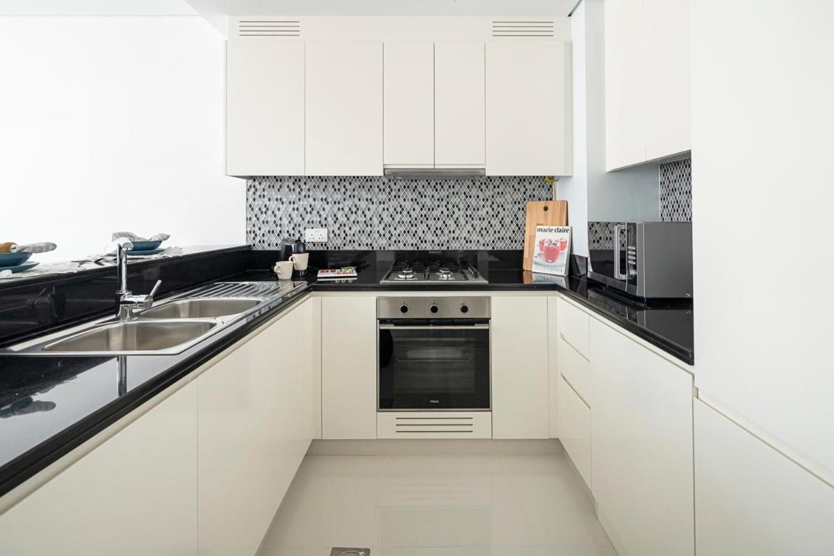 Frank Porter - Paramount Midtown Apartment Dubai