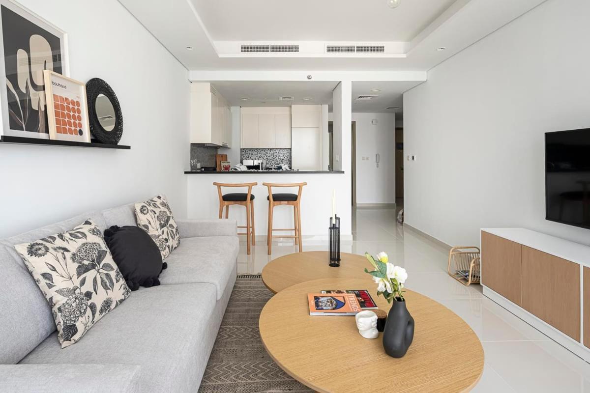 Frank Porter - Paramount Midtown Apartment *