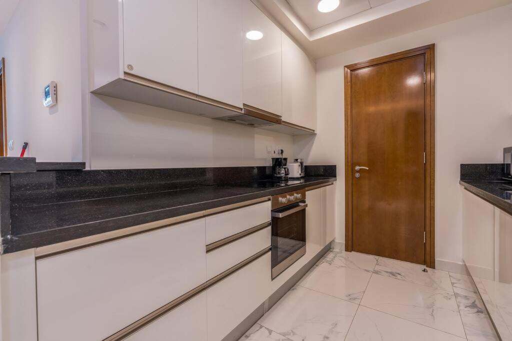 Breathtaking 1bed With Balcony In Al Habtoor Apartment