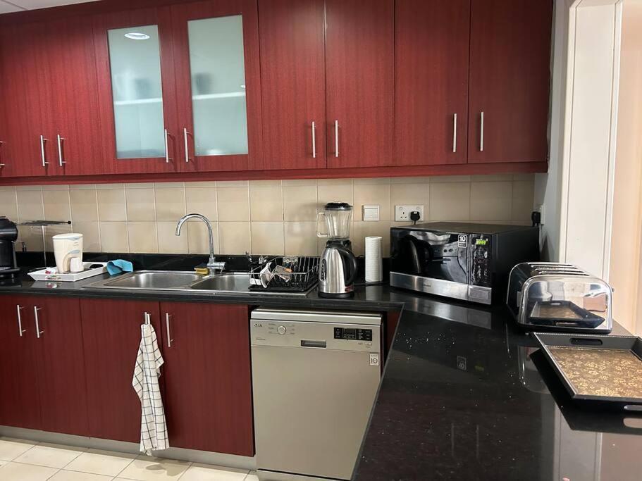 Apartment Gorgeous 4bed Sea View At Jbr *