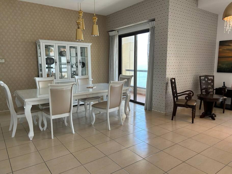 Gorgeous 4bed Sea View At Jbr Apartment *