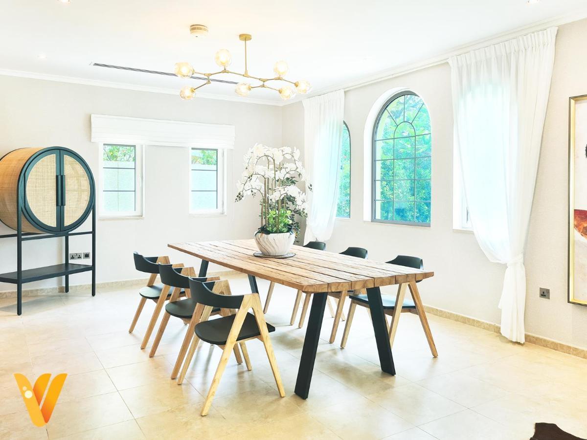Villa Luxury 3br Private And Elaborate Gardens Dubai