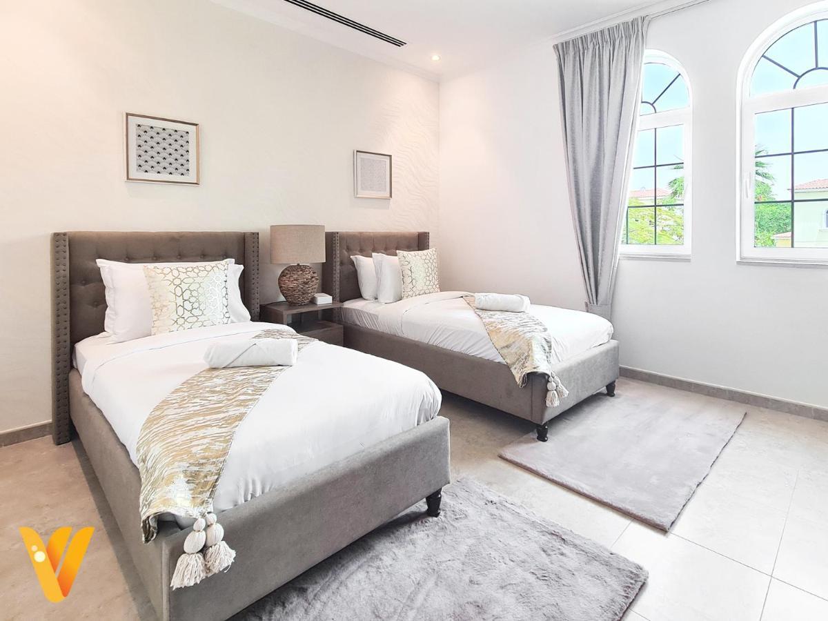 Luxury 3br Private And Elaborate Gardens Villa Dubai