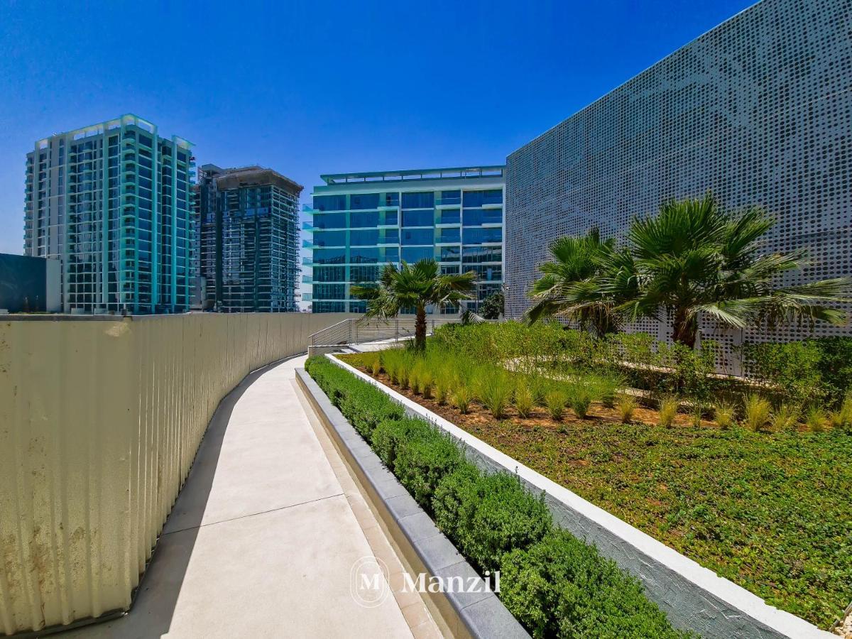Stylish Waterfront 1 Bedroom W Pvt Near Downtown * Dubai