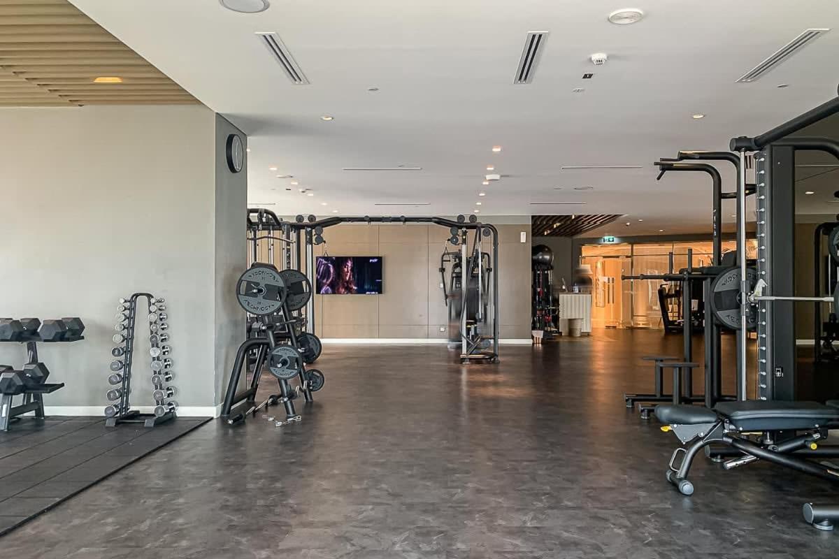 Frank Porter - Paramount Midtown * Dubai