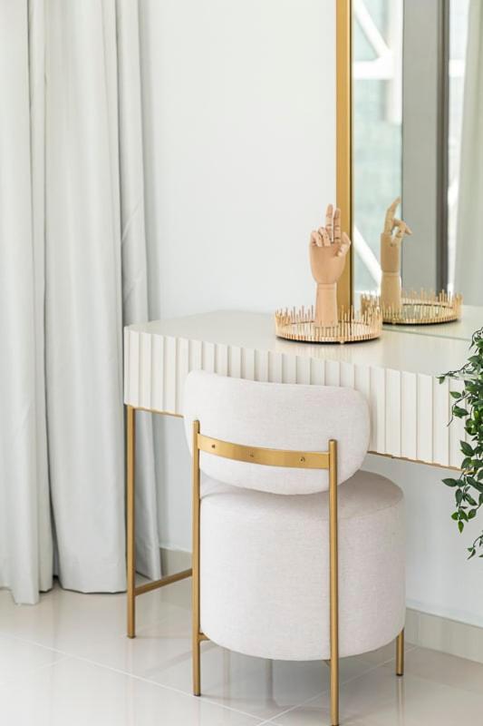 Frank Porter - Paramount Midtown Apartment *