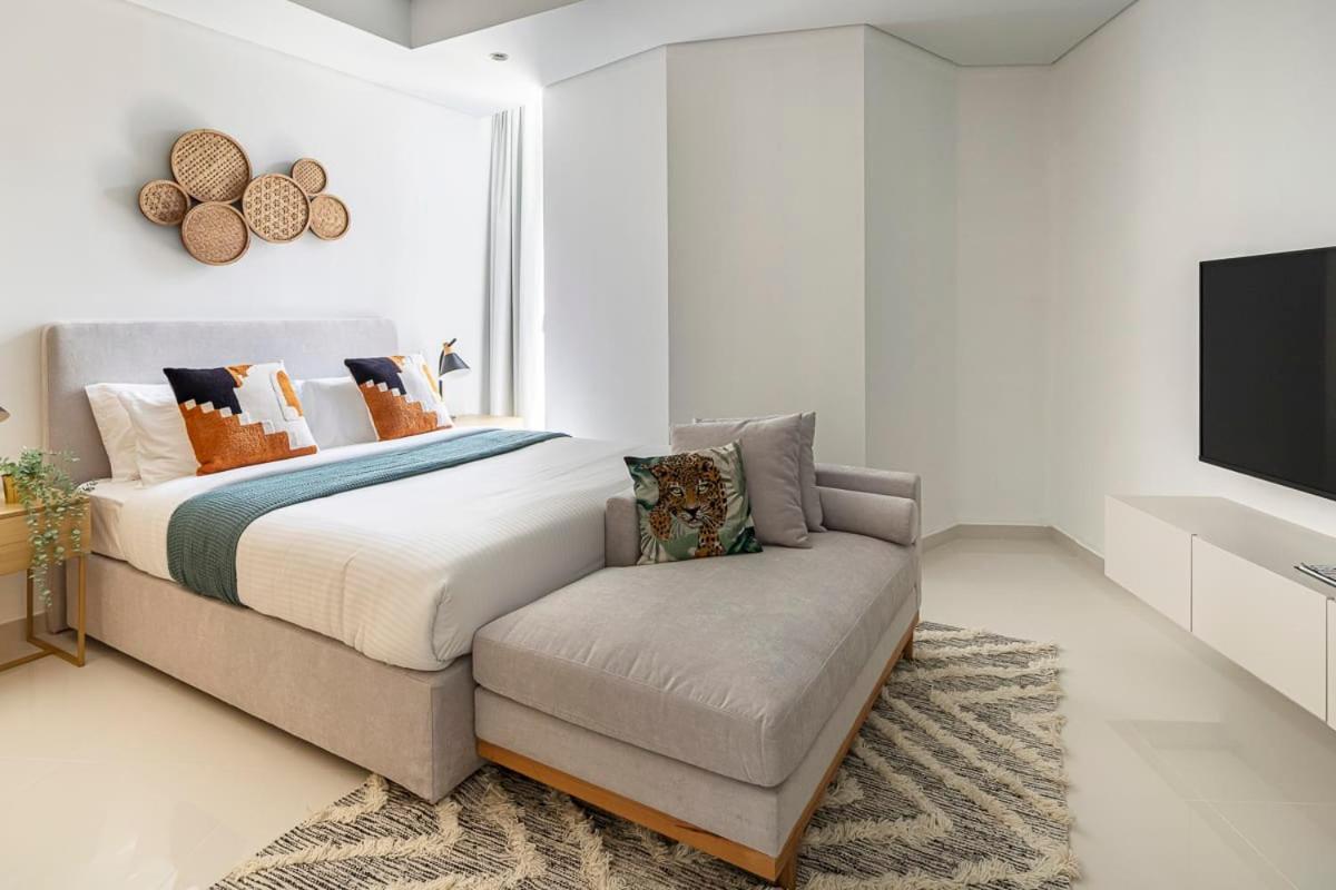 Frank Porter - Paramount Midtown Apartment Dubai