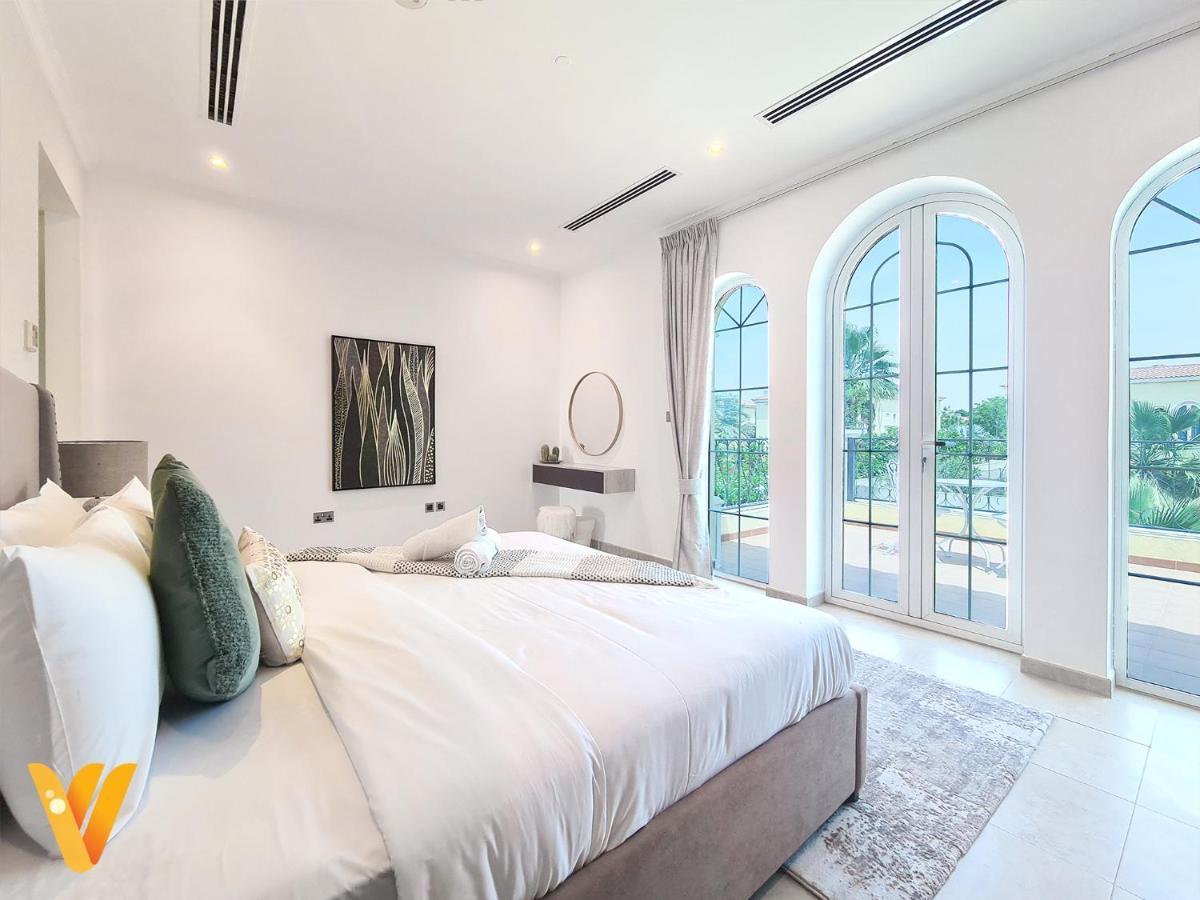 Luxury 3br Private And Elaborate Gardens Dubai