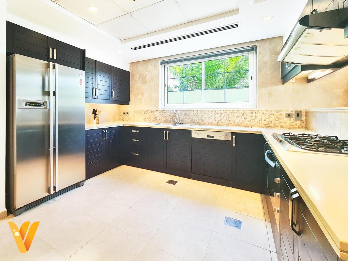 Luxury 3br Private And Elaborate Gardens Dubai