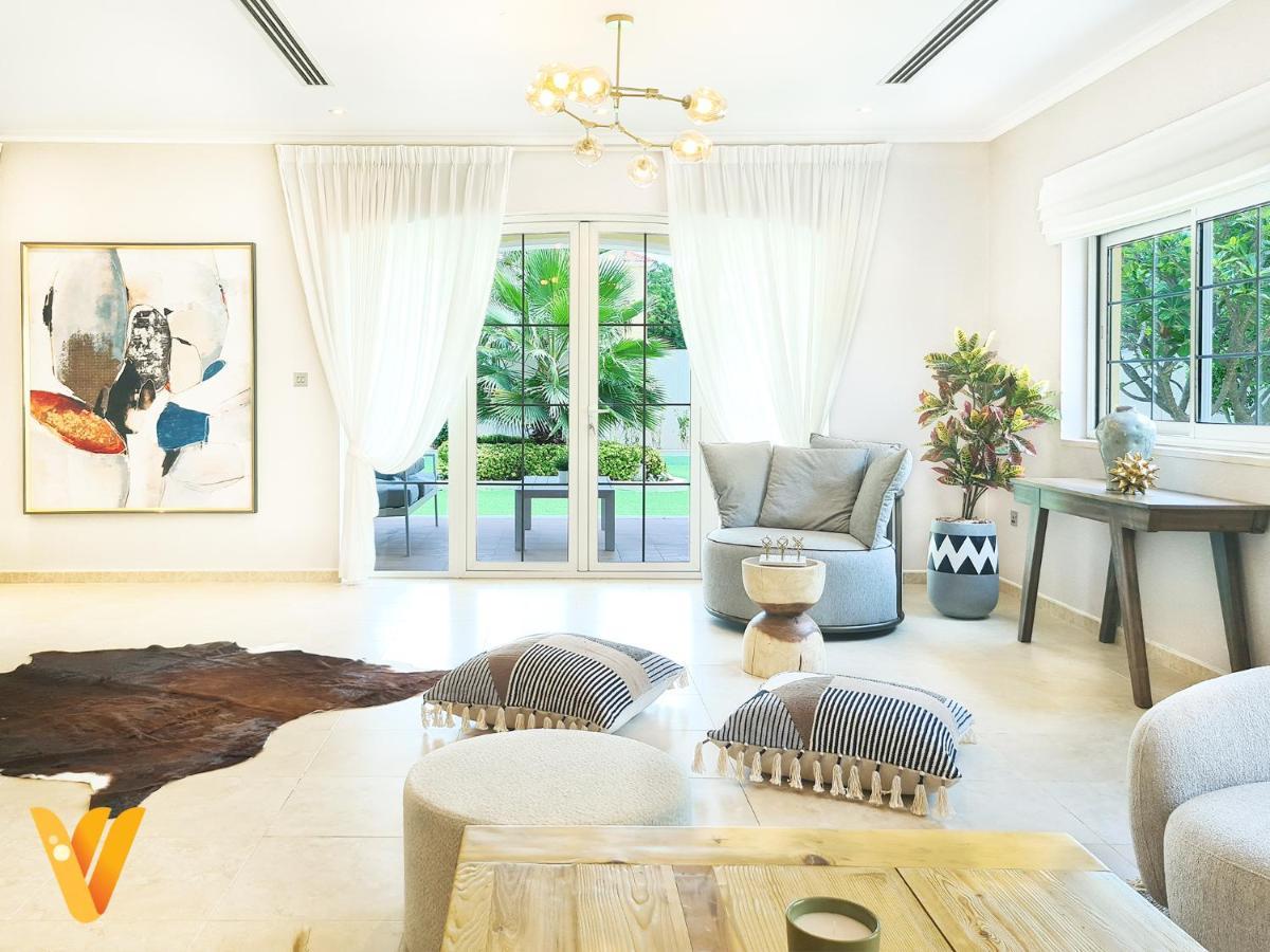 Luxury 3br Private And Elaborate Gardens Dubai