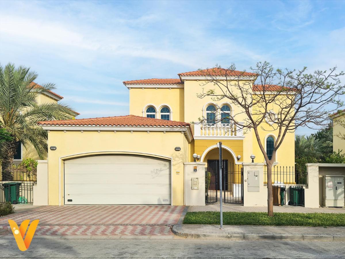 Luxury 3br Private And Elaborate Gardens Villa