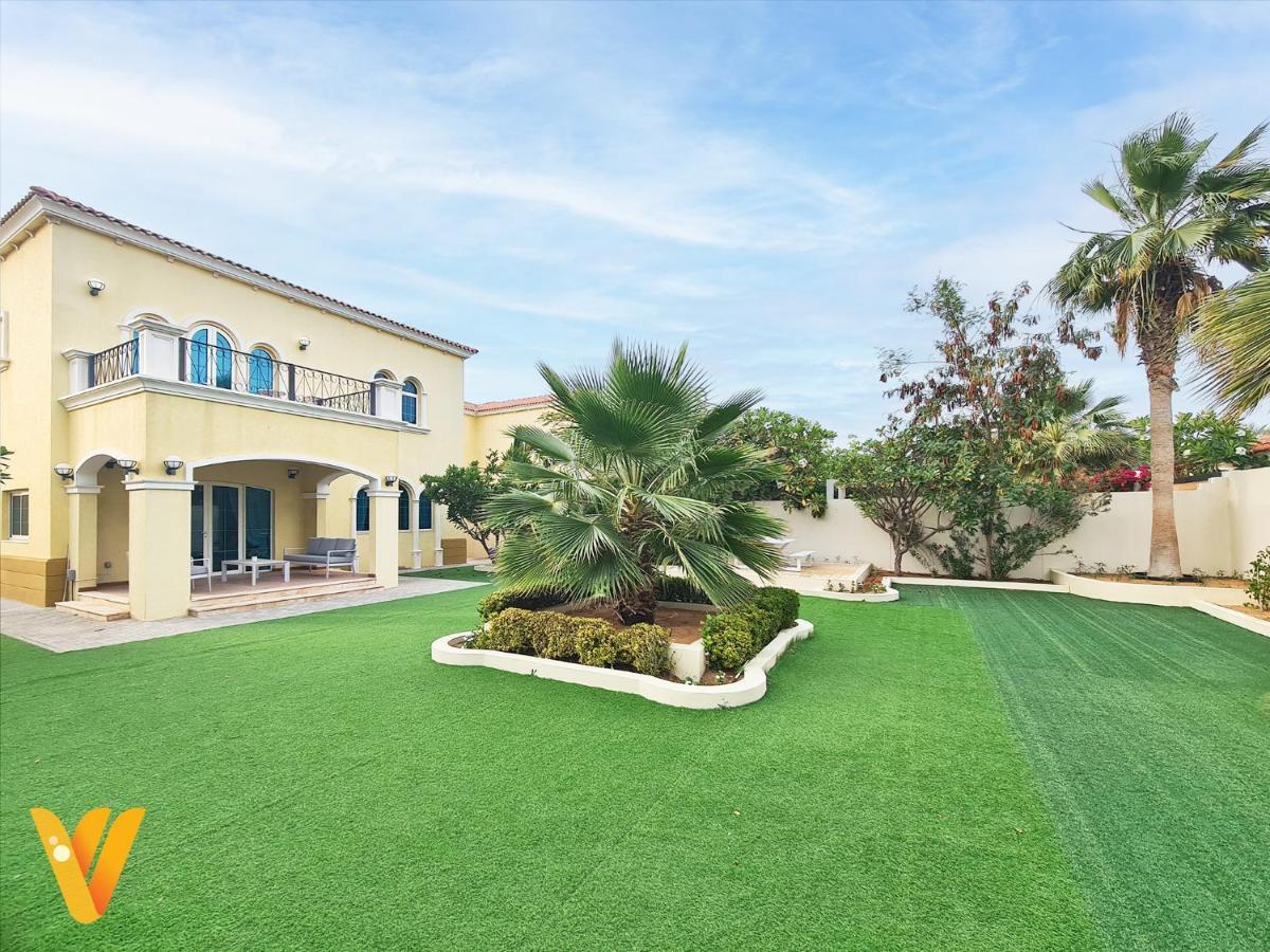 Luxury 3br Private And Elaborate Gardens Villa