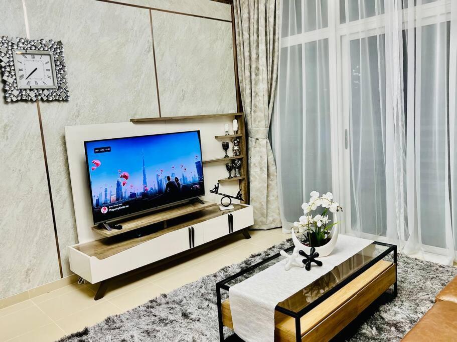 New Luxury 1br Near Burj Khalifa Apartment Dubai