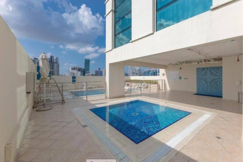 New Luxury 1br Near Burj Khalifa Dubai