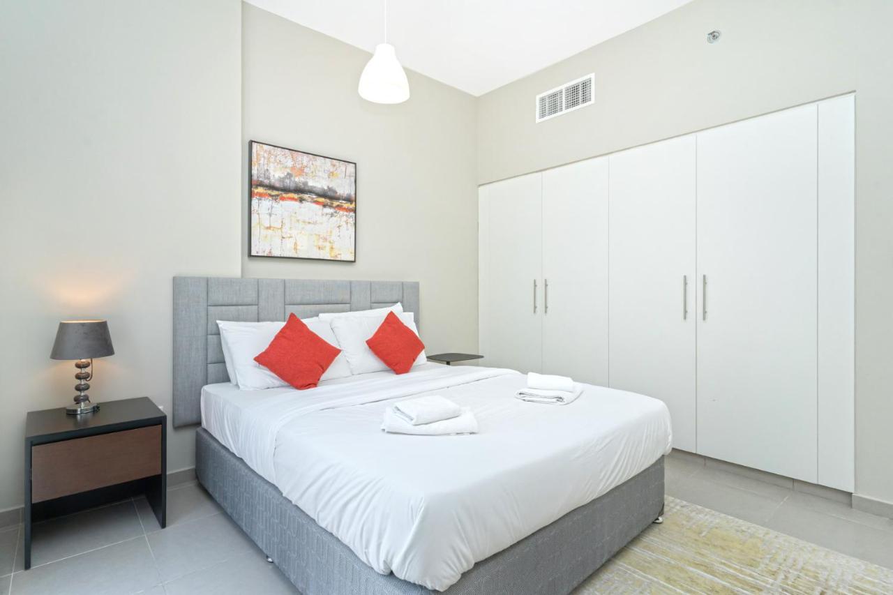 Apartment Beautiful Huge I Fully- Furnished *