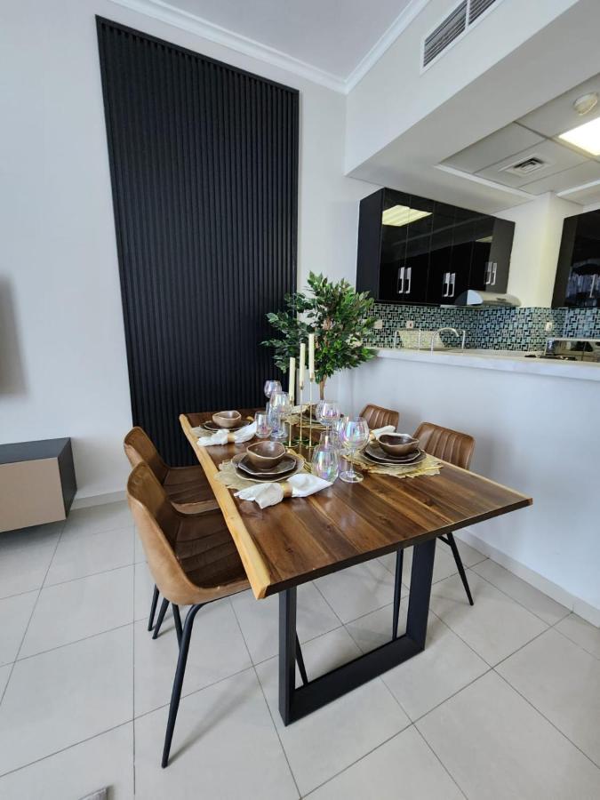 Nasma Luxury - Marina-view Oasis With Balcony Steps From The Sea Apartment