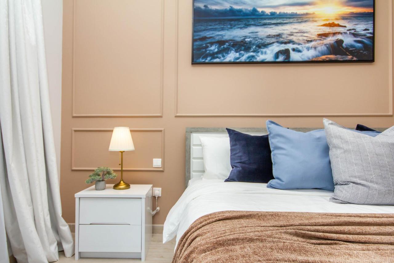 Madinat Jumeirah: Upscale Luxury Near Burj Al Arab With Stunning Pool Views Apartment