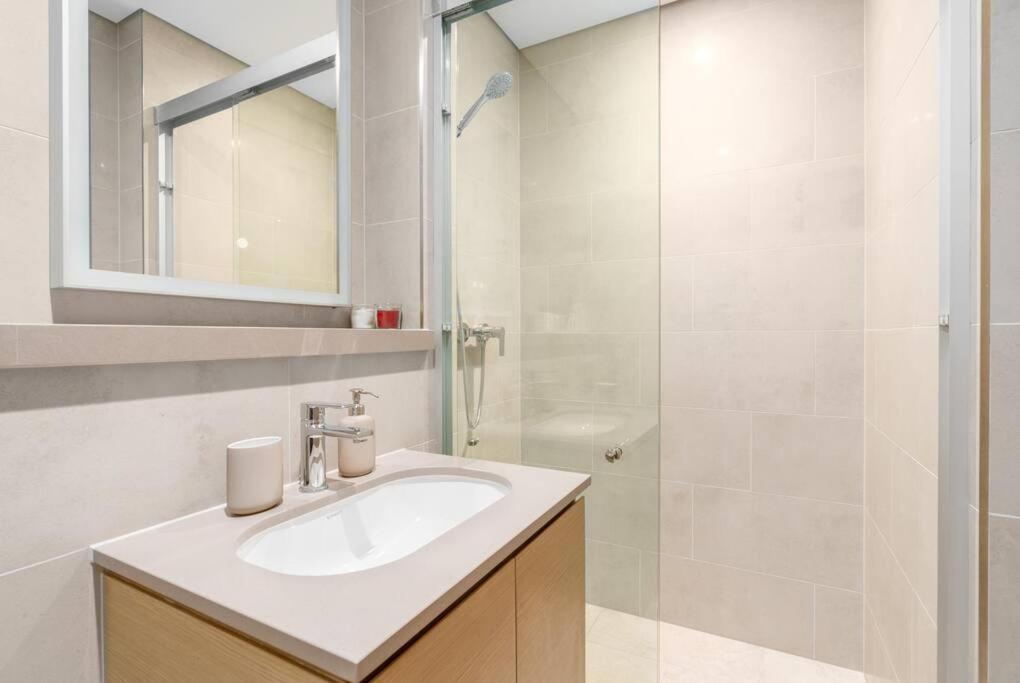Modern 1bdr - 10min From Burj Khalifa - Sobha Waves Apartment
