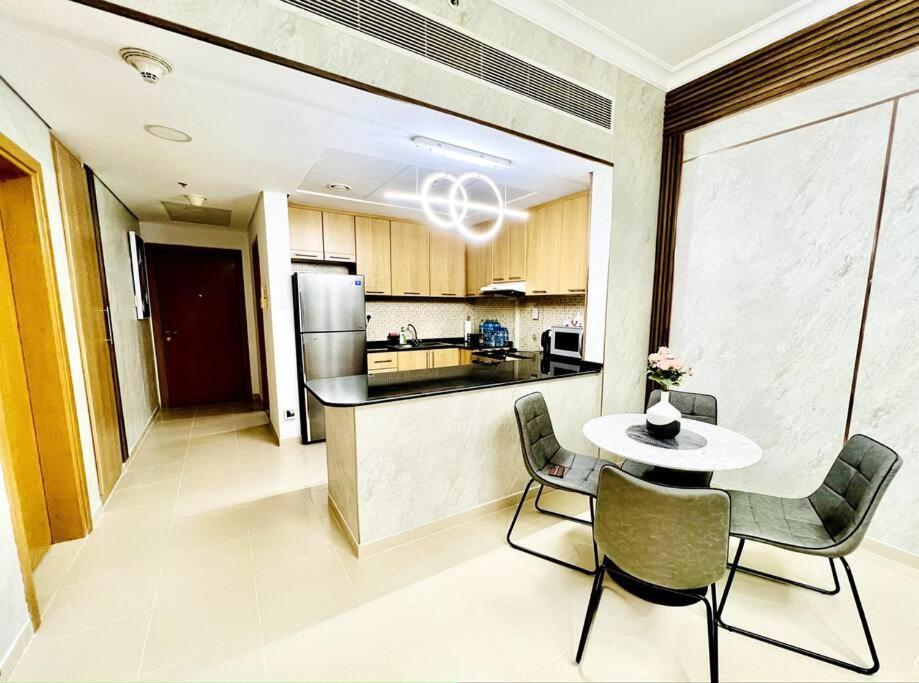 New Luxury 1br Near Burj Khalifa Apartment