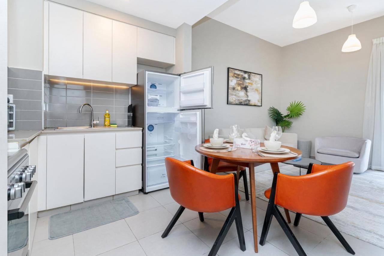 Beautiful Huge I Fully- Furnished Apartment Dubai