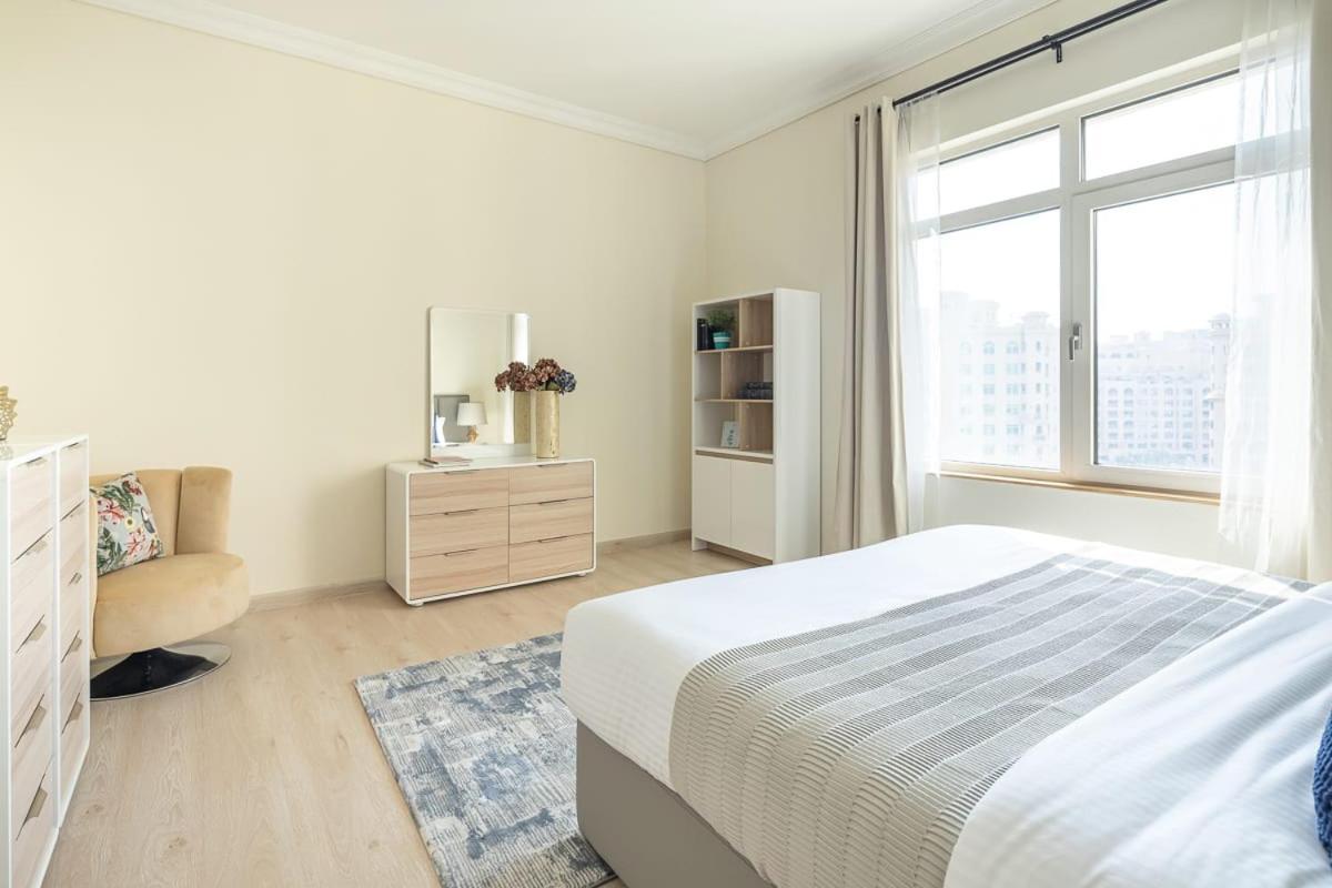 Frank Porter - Al Nabat, Shoreline 8 Apartment Dubai