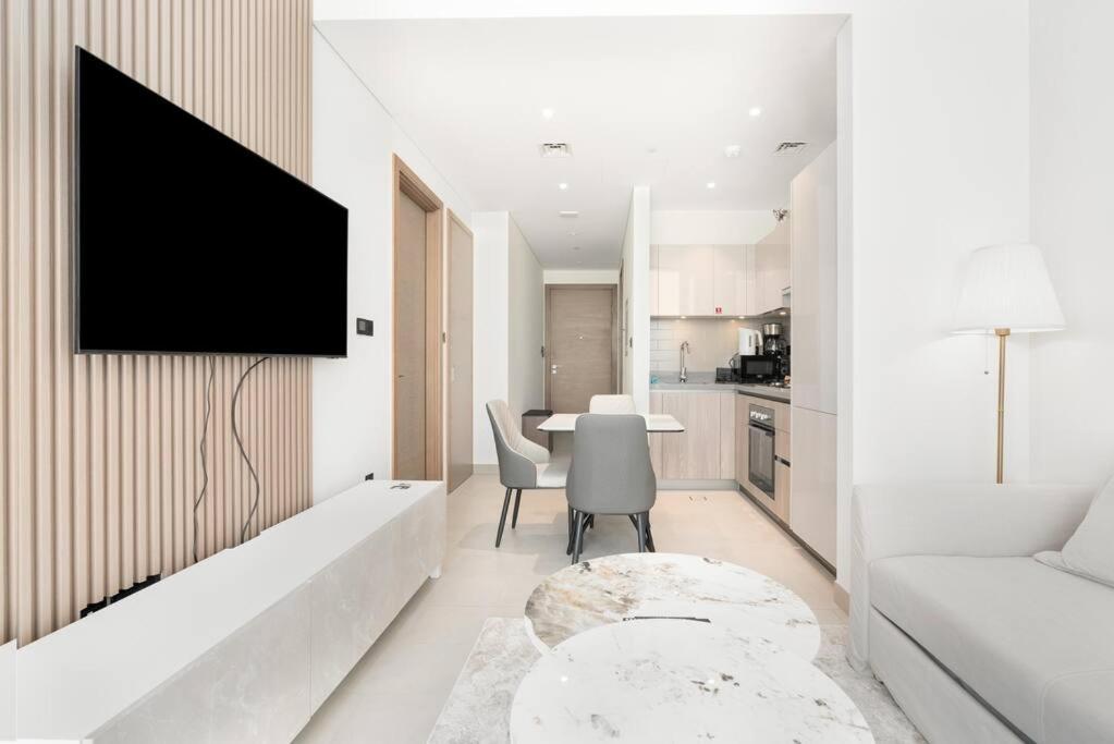 Modern 1bdr - 10min From Burj Khalifa - Sobha Waves Apartment