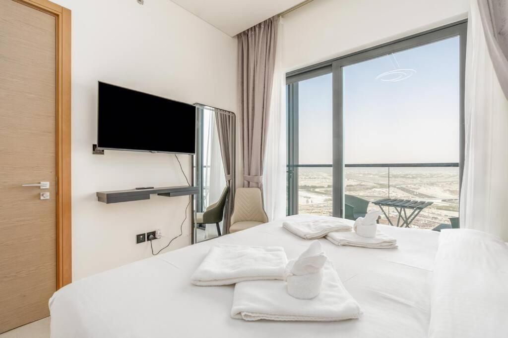 Modern 1bdr - 10min From Burj Khalifa - Sobha Waves Apartment Dubai