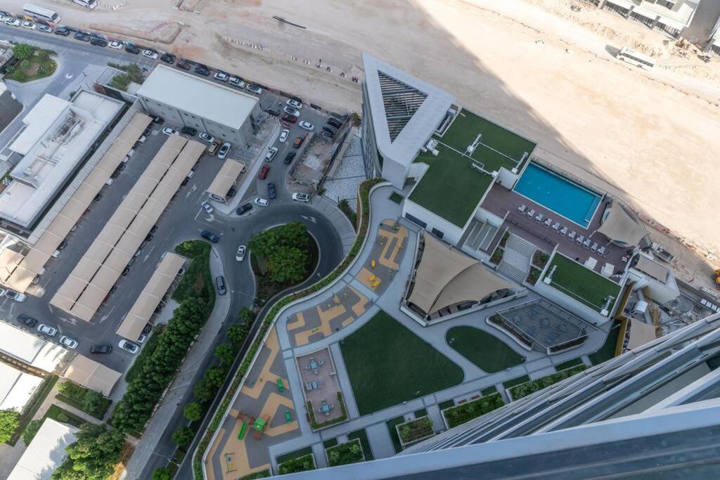 Modern 1bdr - 10min From Burj Khalifa - Sobha Waves * Dubai