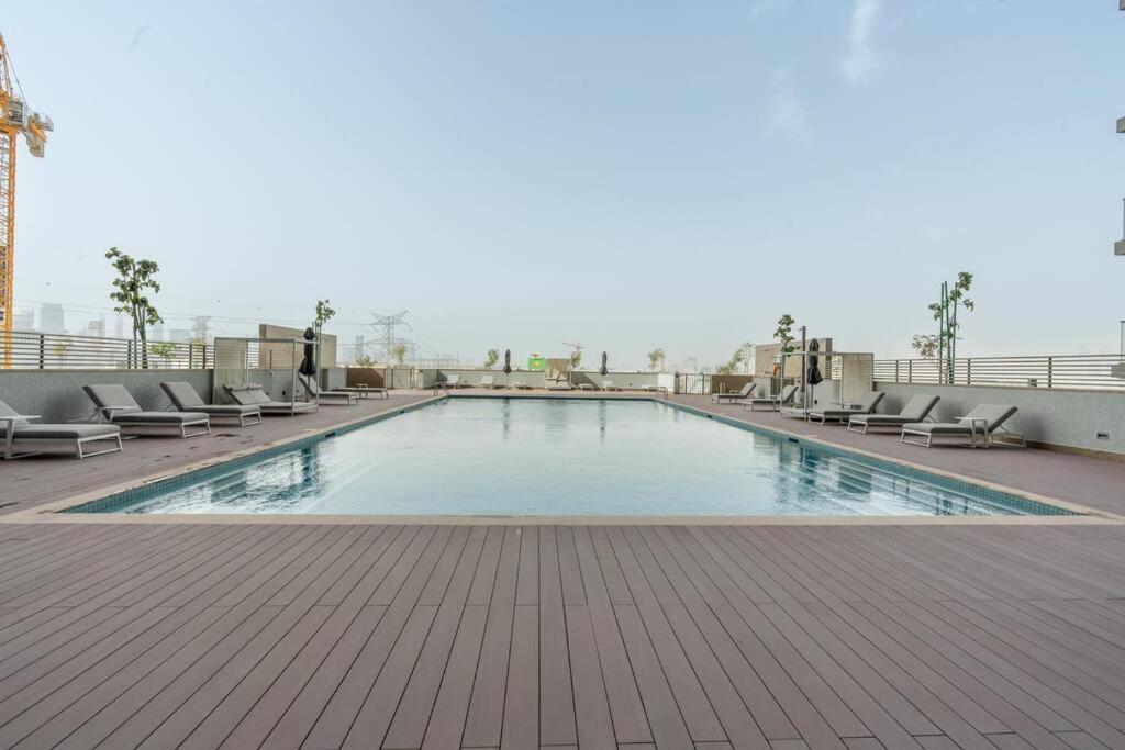 Modern 1bdr - 10min From Burj Khalifa - Sobha Waves Apartment *
