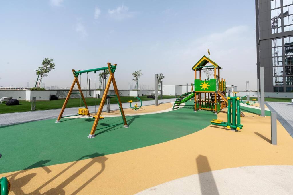 Modern 1bdr - 10min From Burj Khalifa - Sobha Waves Dubai