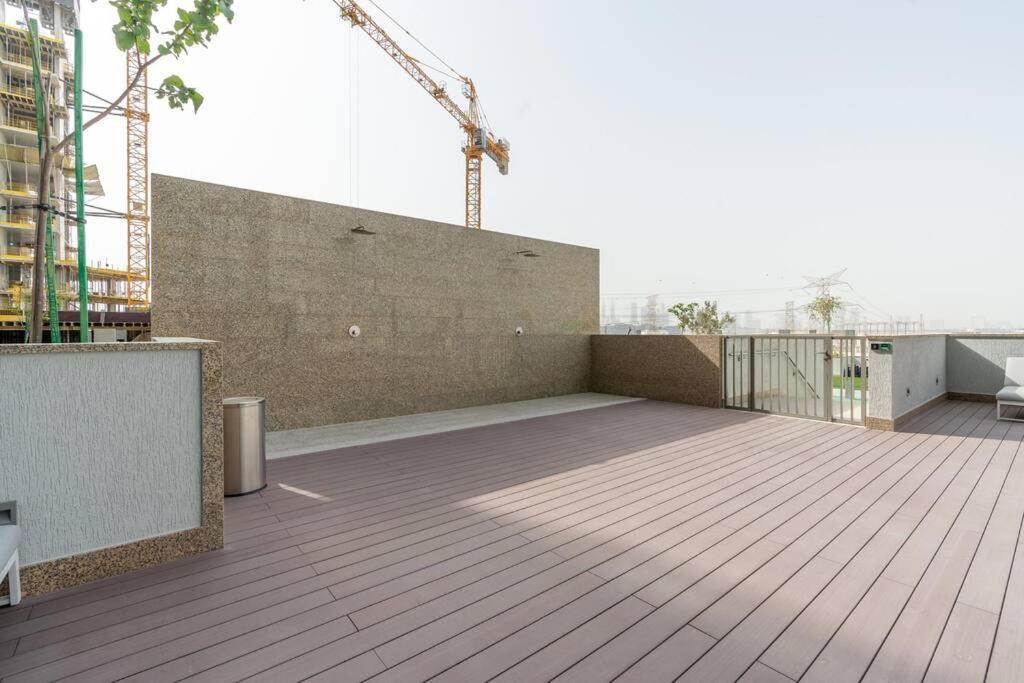 Modern 1bdr - 10min From Burj Khalifa - Sobha Waves Dubai