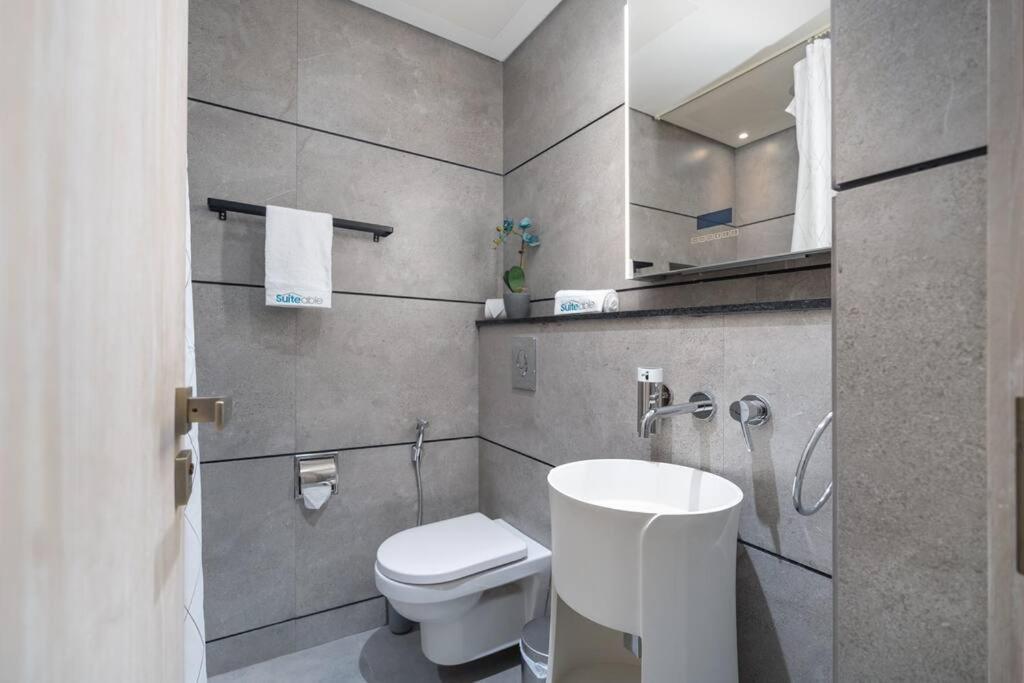 Apartment Modern W Spacious Terrace In Jvc -suiteable Dubai