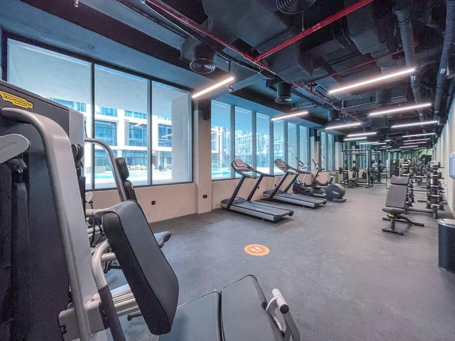 Modern W Spacious Terrace In Jvc -suiteable *