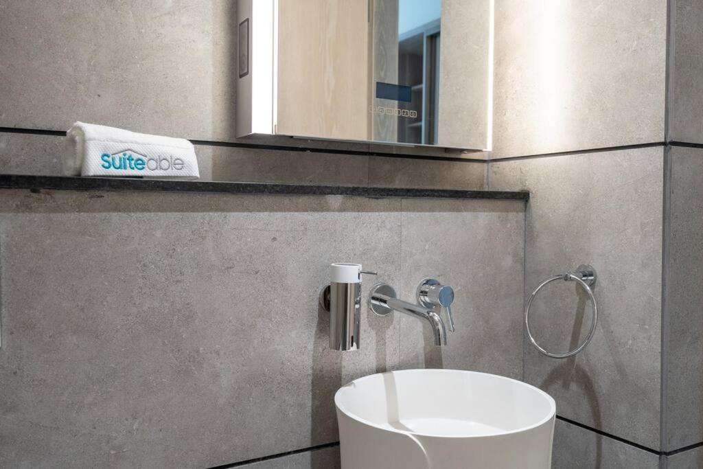 Apartment Modern W Spacious Terrace In Jvc -suiteable