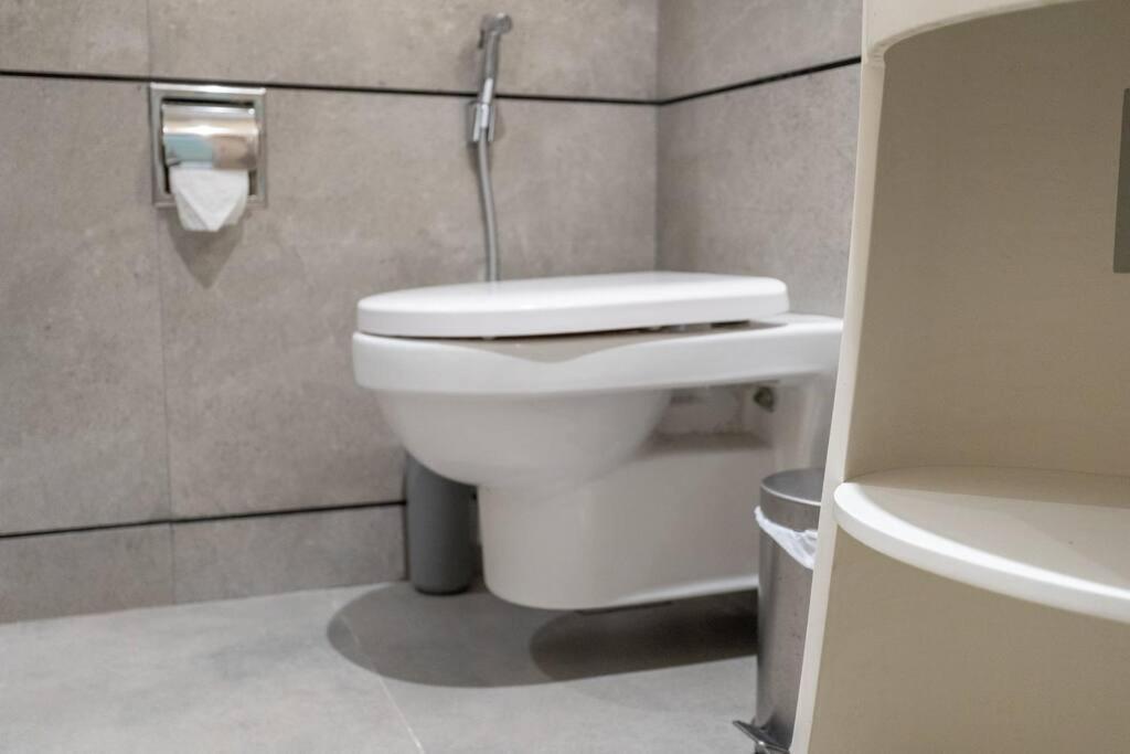 Modern W Spacious Terrace In Jvc -suiteable Apartment *