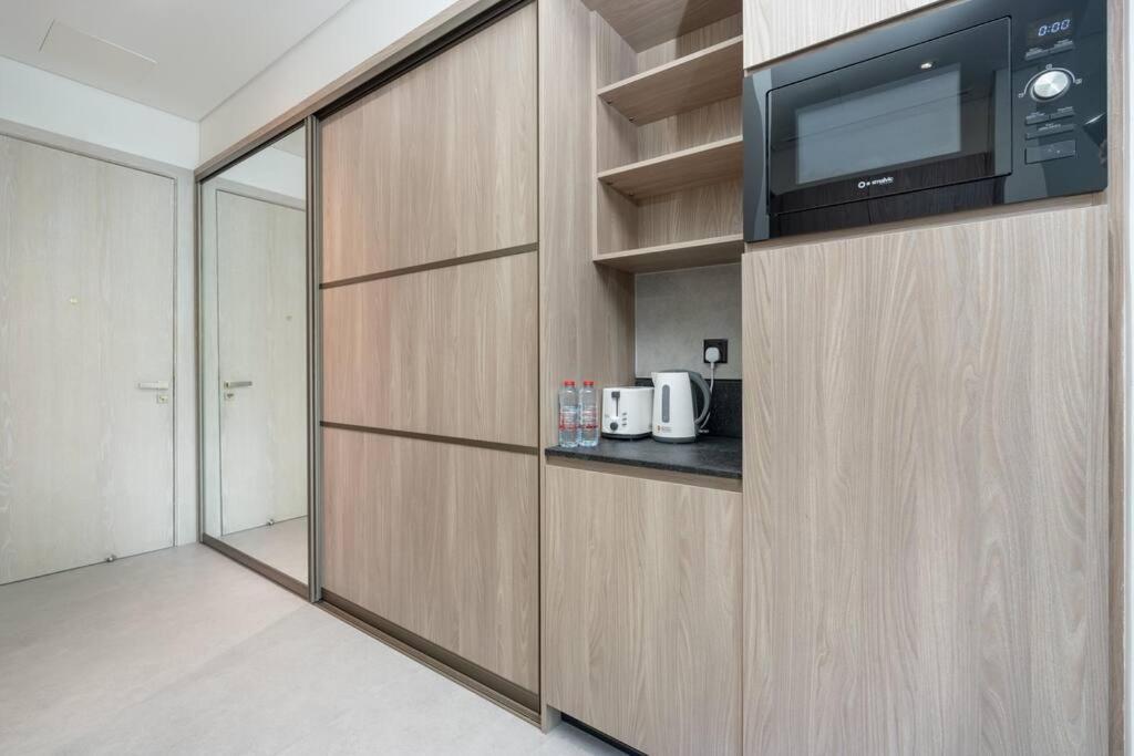 Modern W Spacious Terrace In Jvc -suiteable *